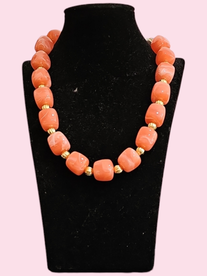 Collar resina y acero coral